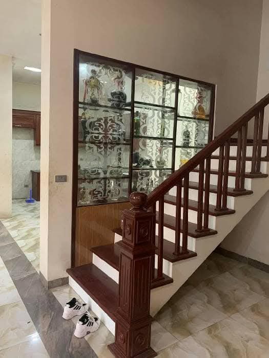 Giá rẻ nhất Long Biên, bán căn biệt thự cũ 240m2 phố Vip Hoàng Như Tiếp, cạnh BV Tâm Anh, 23.x tỷ. - Ảnh 1