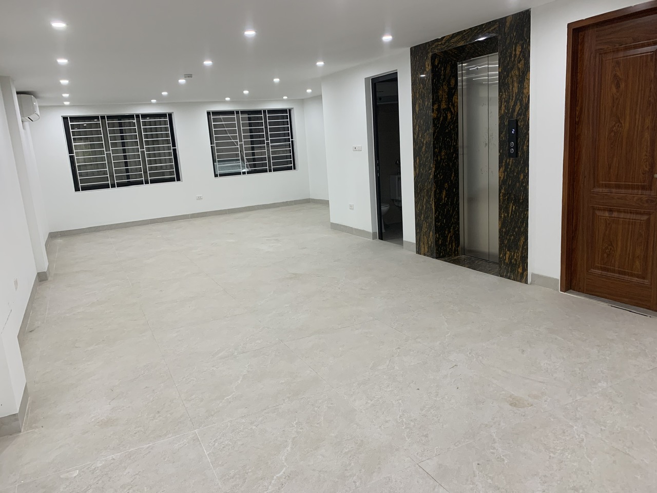 GIÁ TỐT - CHÍNH CHỦ CHO THUÊ MẶT BẰNG TẦNG 1+LỬNG LÀM VĂN PHÒNG HOẶC CỬA HÀNG TẠI VƯƠNG THỪA VŨ, - Ảnh 1