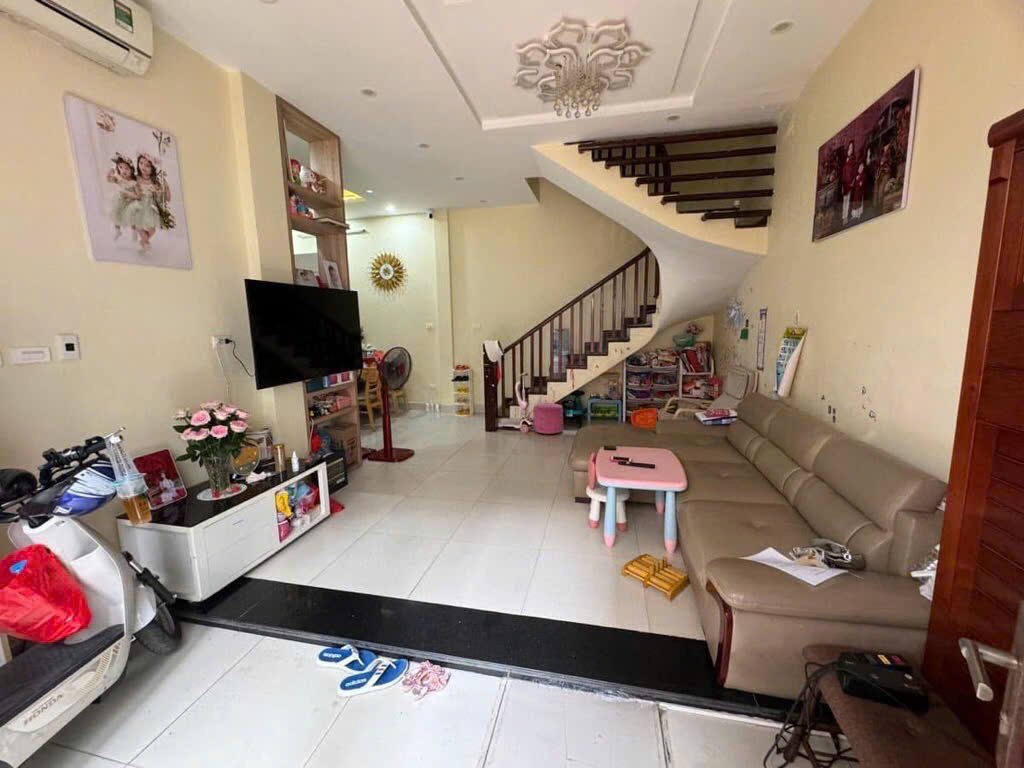 SIÊU HIẾM ĐỐNG ĐA - CỰC GẦN PHỐ - NHÀ ĐẸP Ở NGAY - THOÁNG SÁNG TỰ NHIÊN - TRƯỚC NHÀ CÓ SÂN RỘNG - Ảnh 1
