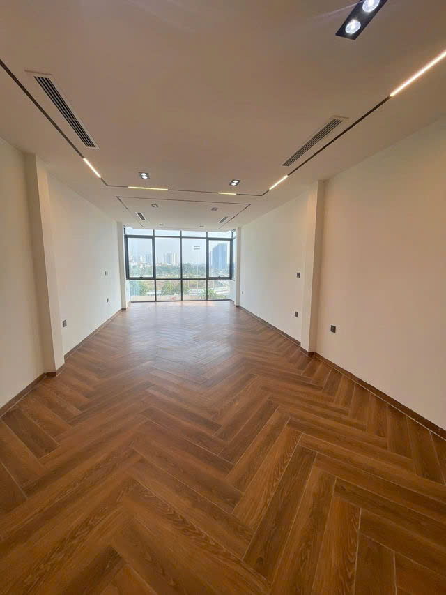 NHÀ ĐẸP Ô TÔ ĐỖ CỬA 8 TẦNG THANG MÁY FULL NỘI THẤT  Ngọc Lâm-Long Biên 40 m2, 12 tỷ. - Ảnh 2
