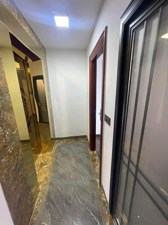 NHÀ ĐẸP Ô TÔ ĐỖ CỬA 8 TẦNG THANG MÁY FULL NỘI THẤT  Ngọc Lâm-Long Biên 40 m2, 12 tỷ. - Ảnh 3