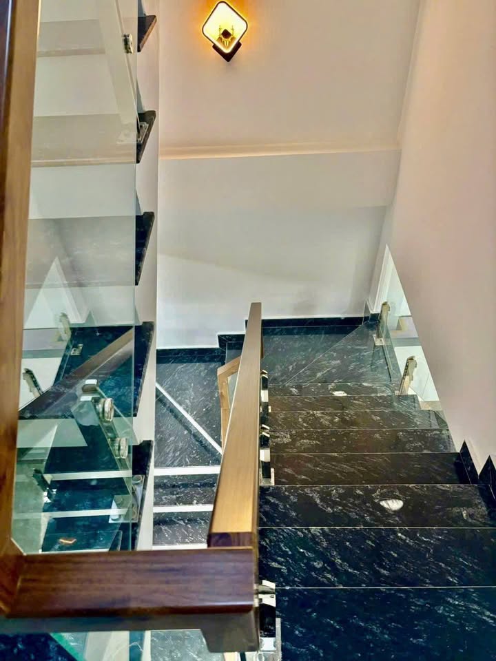 Bán nhà 3 tầng xây độc lập ngay gần chợ Lãm Hà, Cầu Niệm sân cổng riêng oto đỗ cửa nhà - Ảnh chính