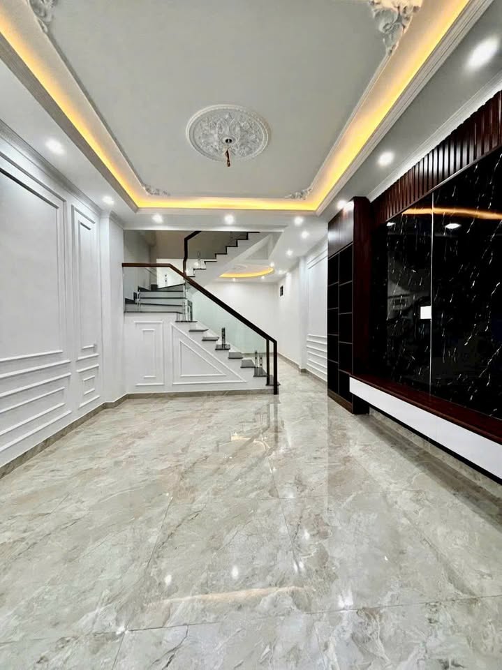Bán nhà 3 tầng xây độc lập ngay gần chợ Lãm Hà, Cầu Niệm sân cổng riêng oto đỗ cửa nhà - Ảnh 1