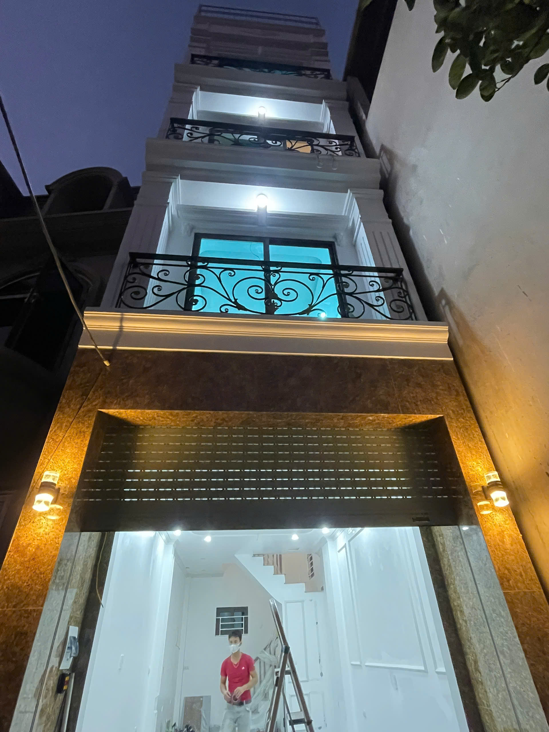 SIÊU PHẨM NHÀ LÔ GÓC HÒE THỊ - Ô TÔ ĐỖ NGÀY ĐÊM - 5 TẦNG Ở NGAY - GIÁ CHỈ 6.35 TỶ – DIỆN TÍCH 60M2 - Ảnh 1