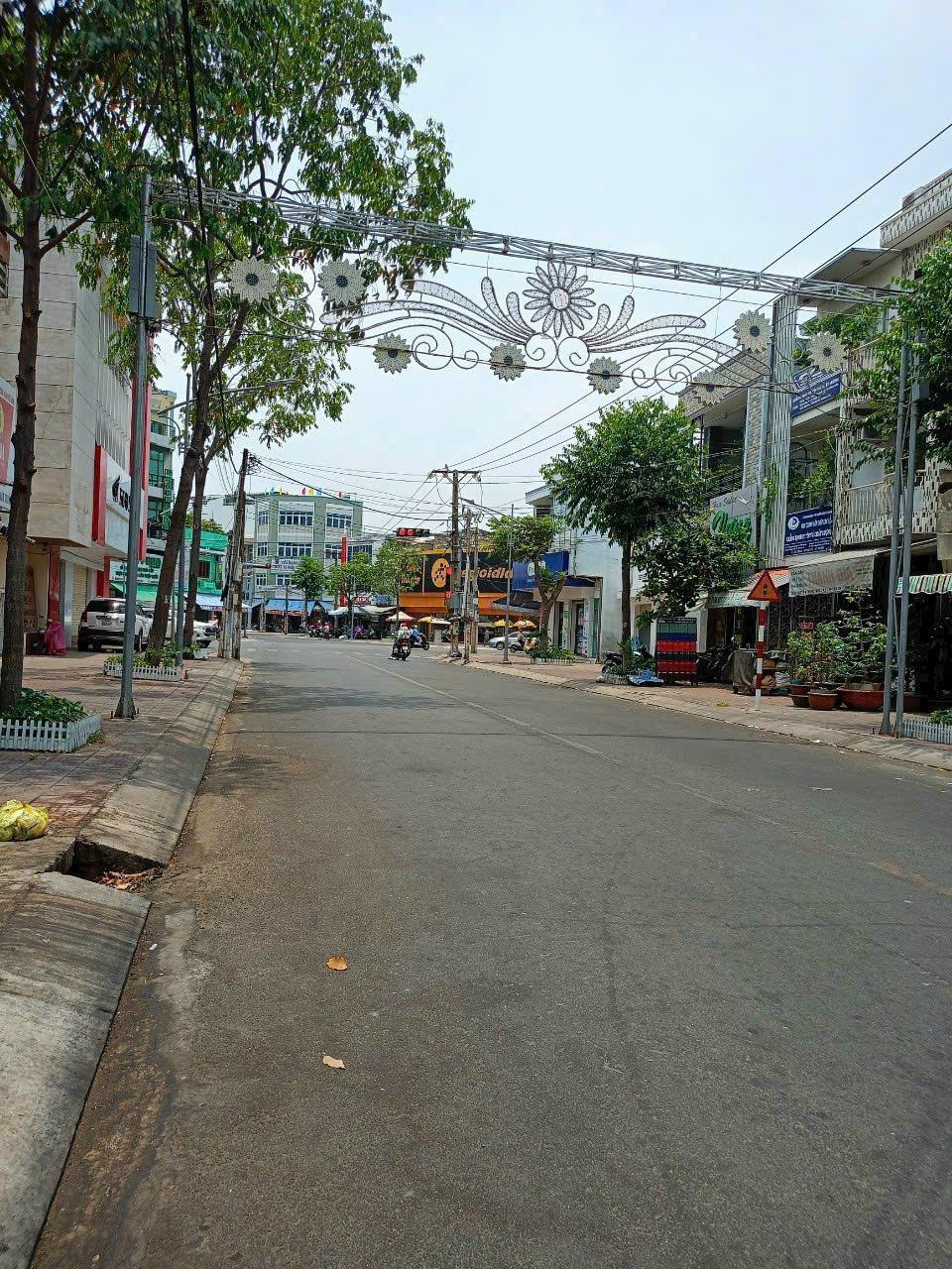 NHÀ CHÍNH CHỦ - GIÁ TỐT -  Cần Bán Nhà Mặt Tiền Đường Nguyễn Trung Trực, Phường 1, Tân An, Long An - Ảnh 2