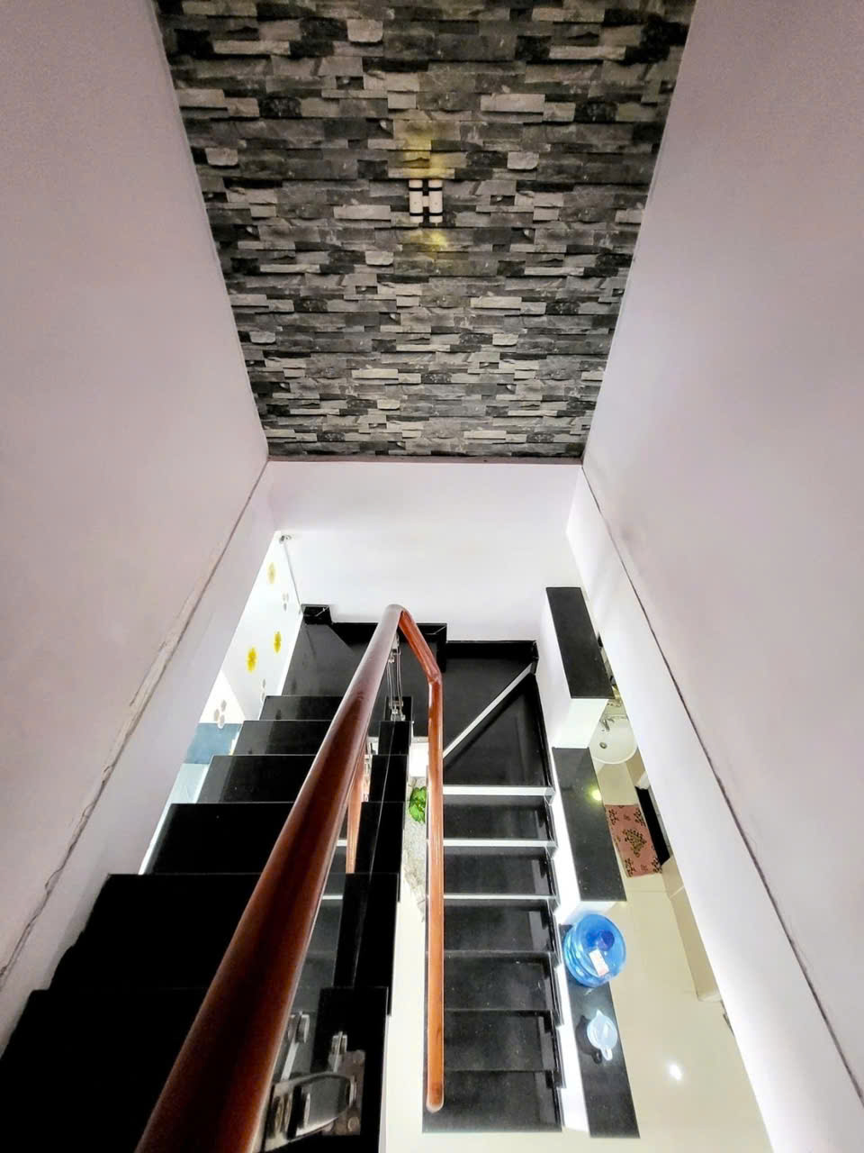 Bán nhà quận Tân Bình, đường Thiên Phước, 39m2, 2 tầng, hẻm xe hơi, 5.5 tỷ - Ảnh chính