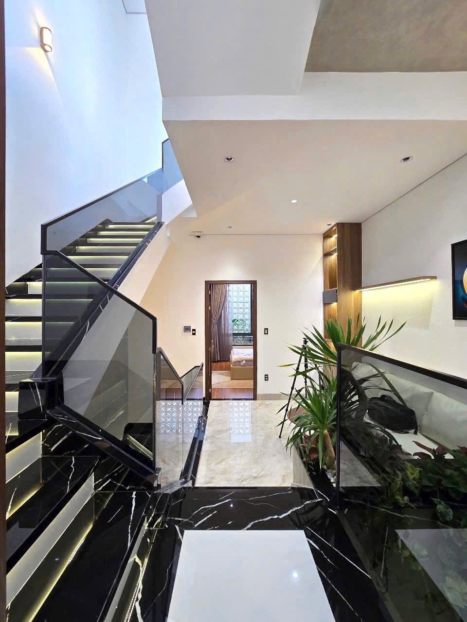 NHÀ 3 TẦNG ĐẸP TUYỆT – MẶT TIỀN DƯƠNG ĐỨC HIỀN, LIÊN CHIỂU – FULL NỘI THẤT – CHỈ 6,3 TỶ - Ảnh 2