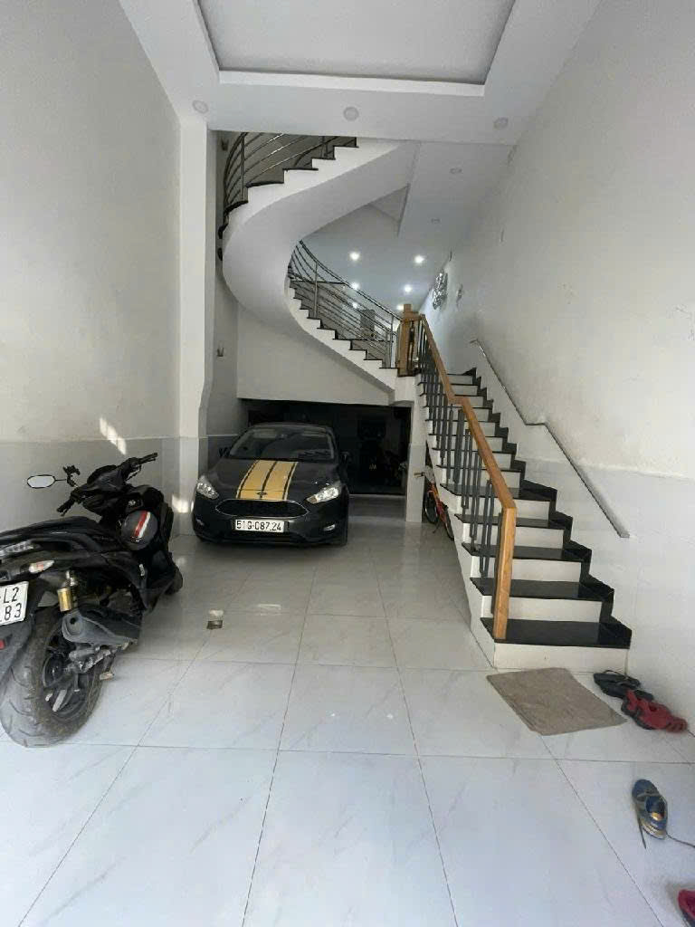 Cách mặt tiền Huỳnh Tấn Phát  Phú Thuận <br>Vài chục mét <br>xe hơi ngũ trong nhà <br>NGANG 4 DÀI 15 M - Ảnh chính