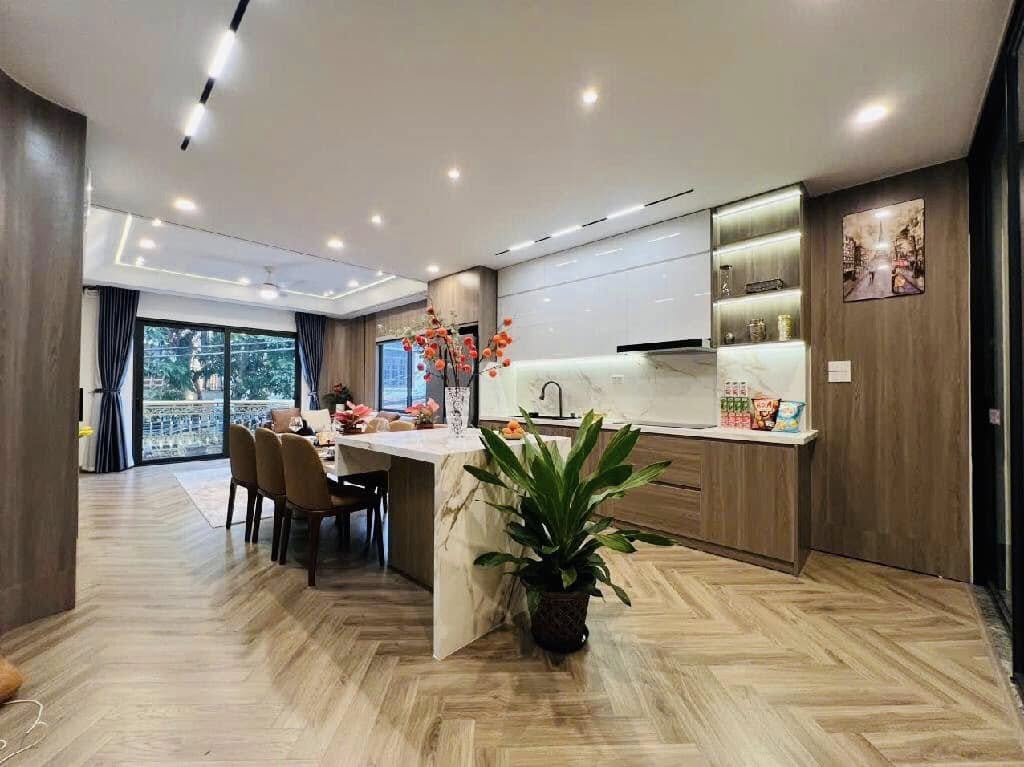 Mặt phố Lạc Long Quân - vỉa hè rộng - KD - gần hồ Tây chỉ nhỉnh 30 tỷ - Ảnh chính