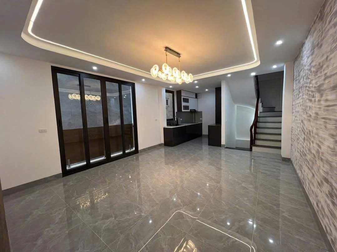 HÀNG ĐẸP VIP KHU VỰC CẦU GIẤY - NHÀ MỚI Ở NGAY - NGÕ 3M BA GÁC ĐUA - VÀI BƯỚC RA PHỐ - Ảnh chính