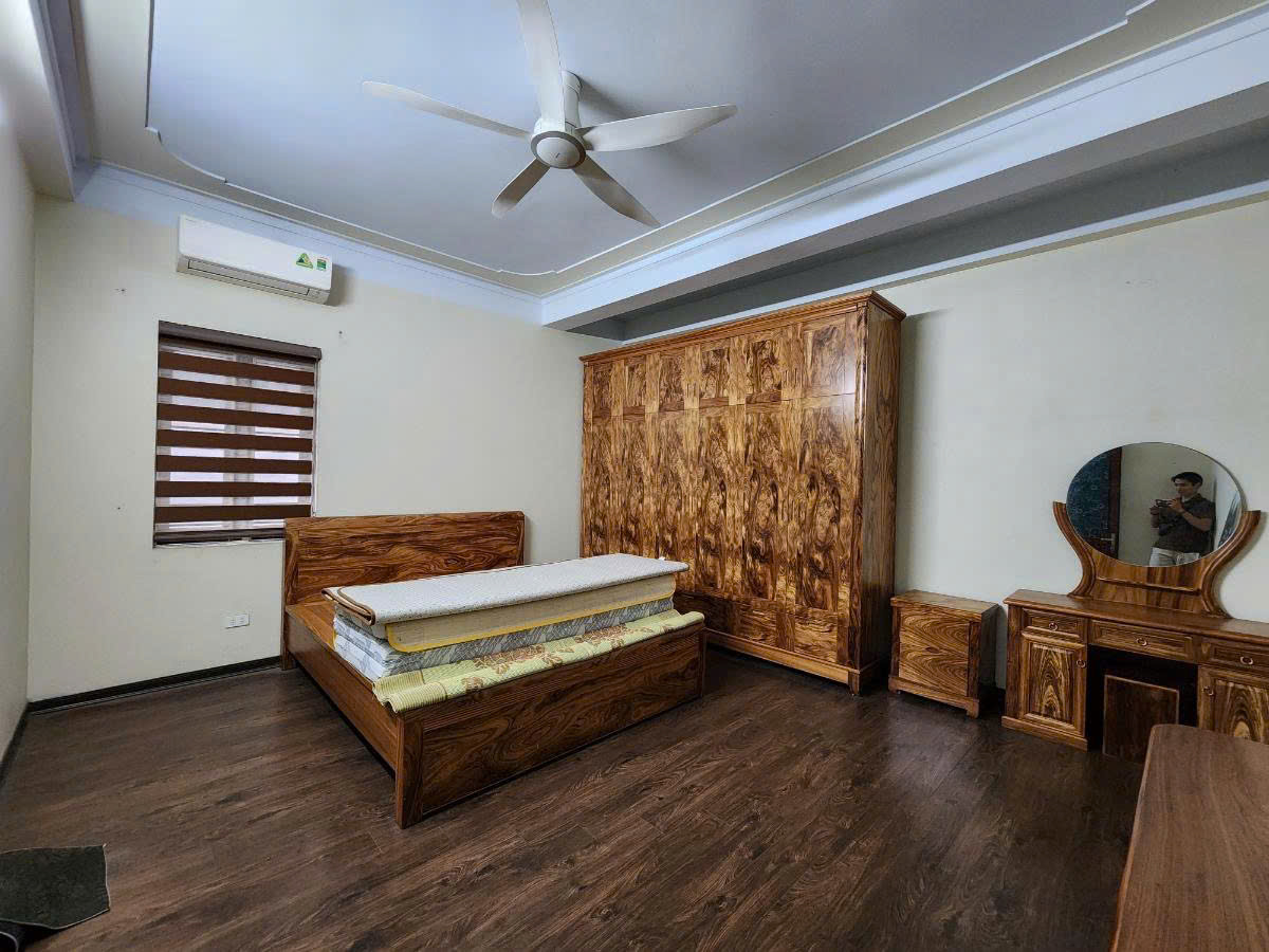 Nhà xây 10 năm mặt phố Hoàng Cầu - Lô góc - Mặt tiền rộng 6m - Ô tô thoải mái vào nhà - Ảnh 2