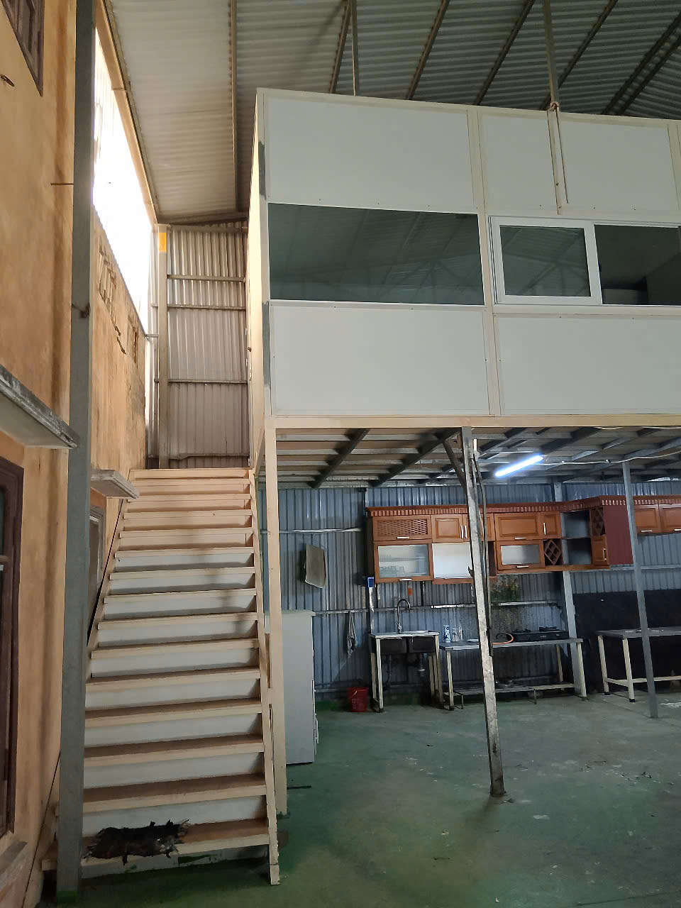 CHO THUÊ MẶT BẰNG VĂN PHÒNG VÀ KHO XƯỞNG TẠI PHƯỜNG BỒ ĐỀ, LONG BIÊN, HN - Ảnh 1