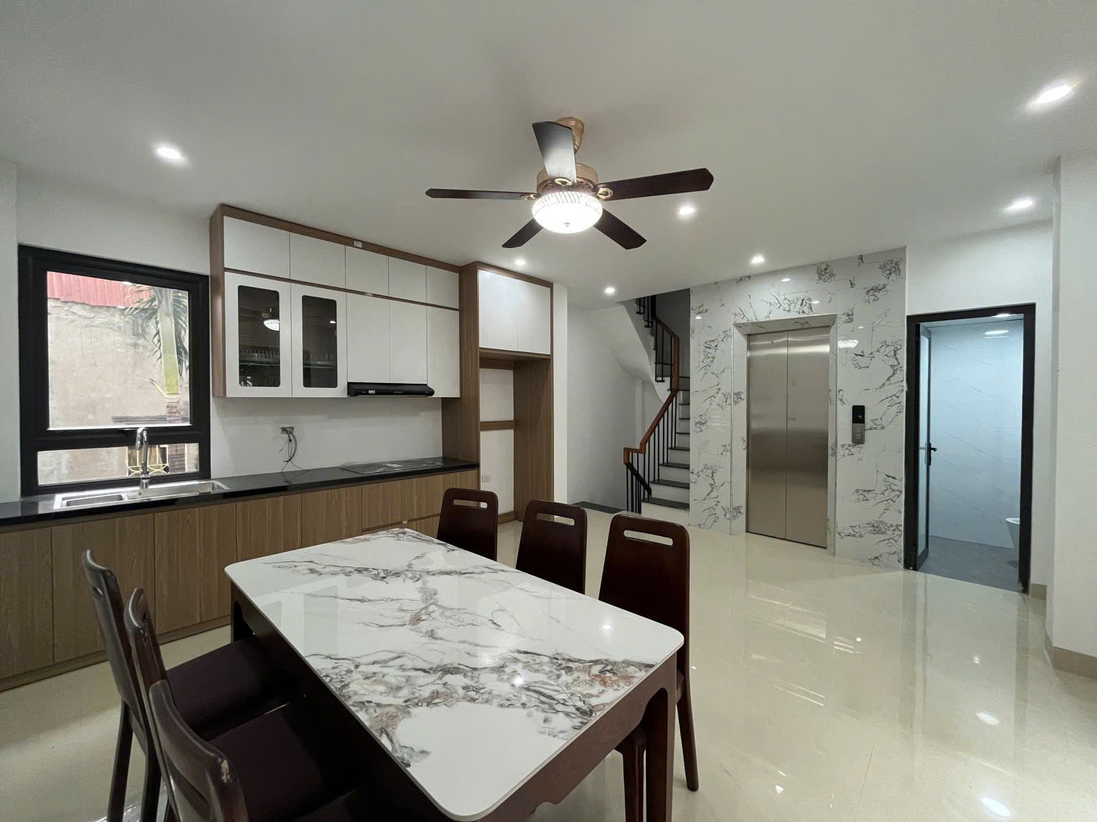 HIẾM 6 TẦNG THANG MÁY - VŨ TRỌNG PHỤNG – THANH XUÂN - 35M- MT 4M – NHÀ ĐẸP  Ở NGAY– GIÁ CHỈ 10 TỶ - Ảnh 1