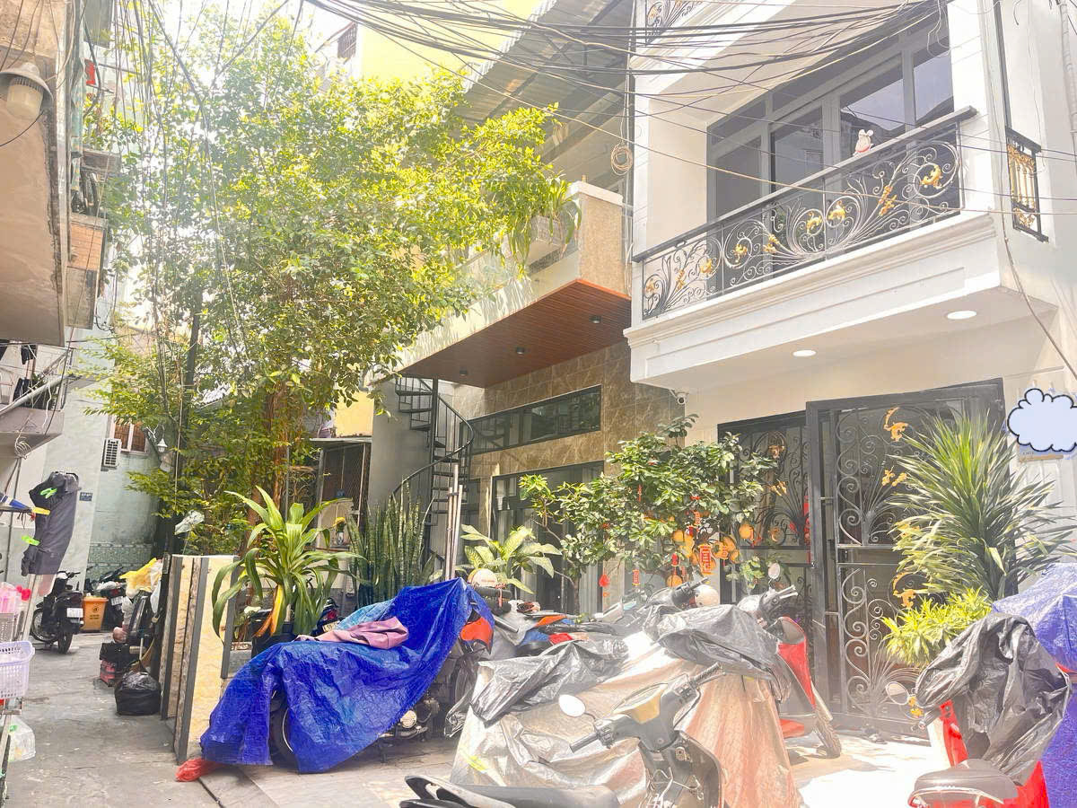 NHà Đẹp Ở  Ngay  Sát Mặt Tiền  Cách Mạng Tháng Tám Quận10 , 2 tầng 67m2 .Sổ Vuông, Hoàn Công Đủ - Ảnh chính