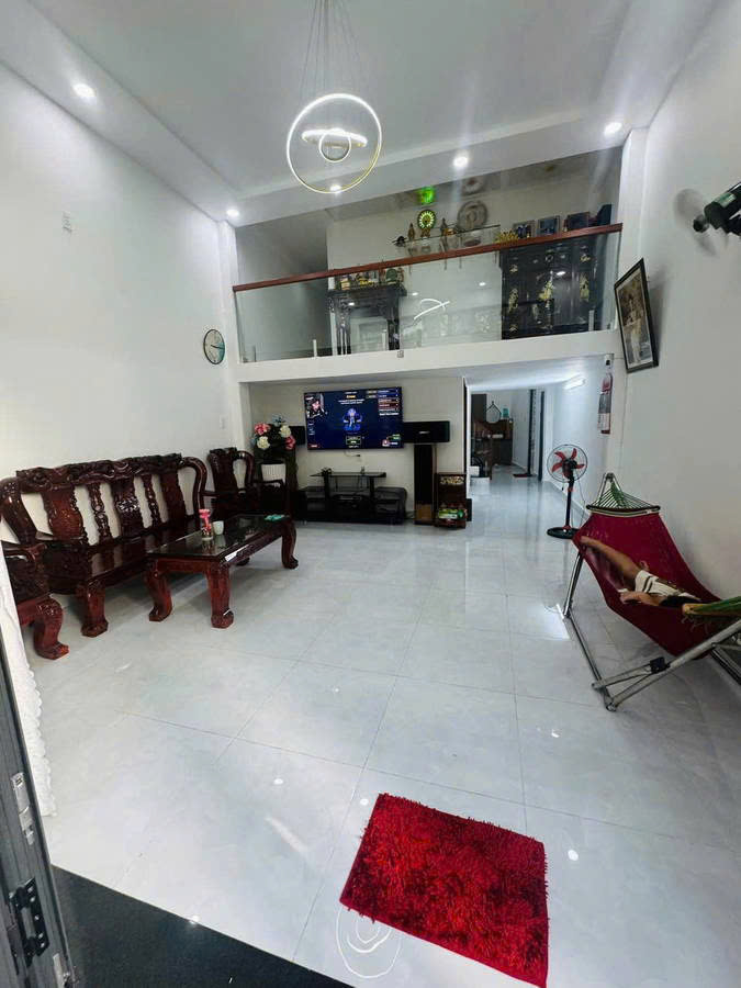 NHà Đẹp Ở  Ngay  Sát Mặt Tiền  Cách Mạng Tháng Tám Quận10 , 2 tầng 67m2 .Sổ Vuông, Hoàn Công Đủ - Ảnh 1