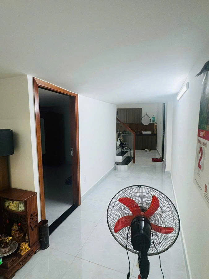 NHà Đẹp Ở  Ngay  Sát Mặt Tiền  Cách Mạng Tháng Tám Quận10 , 2 tầng 67m2 .Sổ Vuông, Hoàn Công Đủ - Ảnh 2