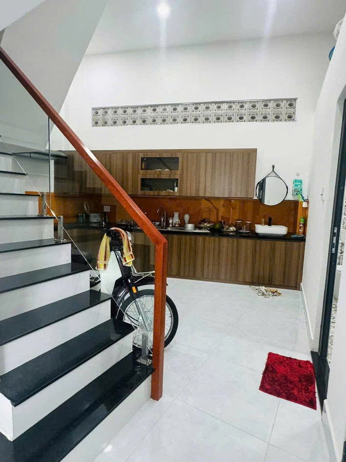 NHà Đẹp Ở  Ngay  Sát Mặt Tiền  Cách Mạng Tháng Tám Quận10 , 2 tầng 67m2 .Sổ Vuông, Hoàn Công Đủ - Ảnh 3