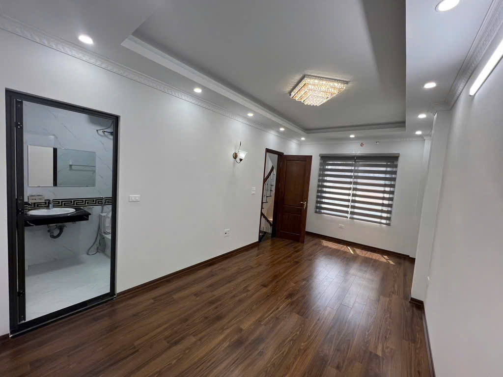 Bán nhà Phố Giảng Võ, Nhà Đẹp Ở Ngay, Thang Máy Xịn, 40mx5T, Giá: 8.7 Tỷ, Lh: 0396935190. - Ảnh 2