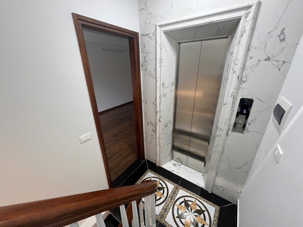 Bán nhà Phố Giảng Võ, Nhà Đẹp Ở Ngay, Thang Máy Xịn, 40mx5T, Giá: 8.7 Tỷ, Lh: 0396935190. - Ảnh 4
