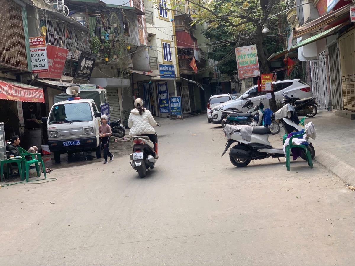 Hiếm có khó tìm-nhà đẹp mặt phố khu Quỳnh Mai-5 tầng 50M-ô tô tránh-kd - Ảnh 1