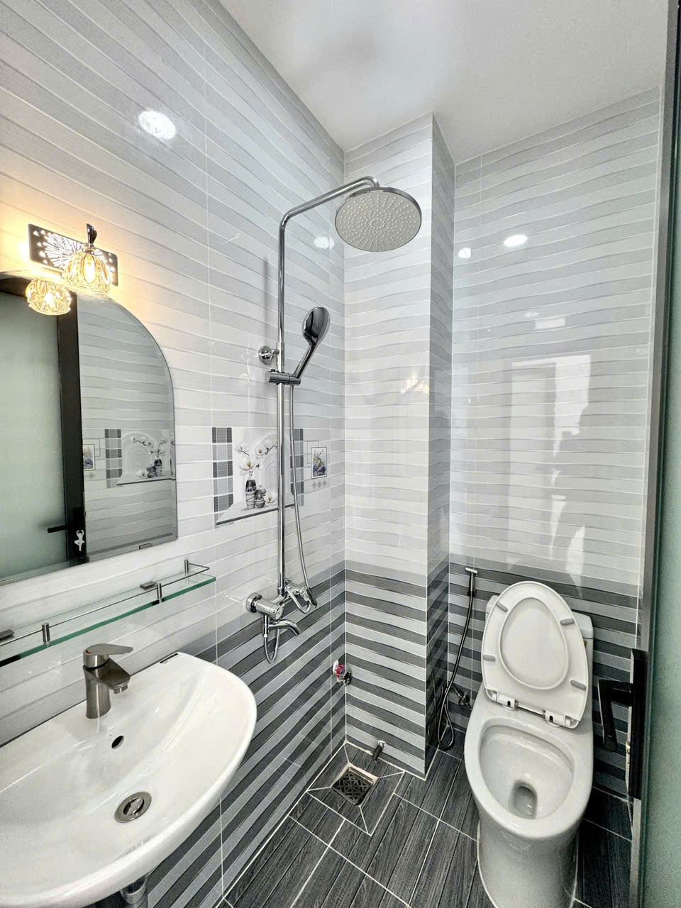 BÁN NHÀ XÂY MỚI 100% - 4 TẦNG BTCT - 5PN 5WC - PHAN VĂN TRỊ - P14 BÌNH THẠNH - BÁN ĐỊNH CƯ .GIÁ - Ảnh 4