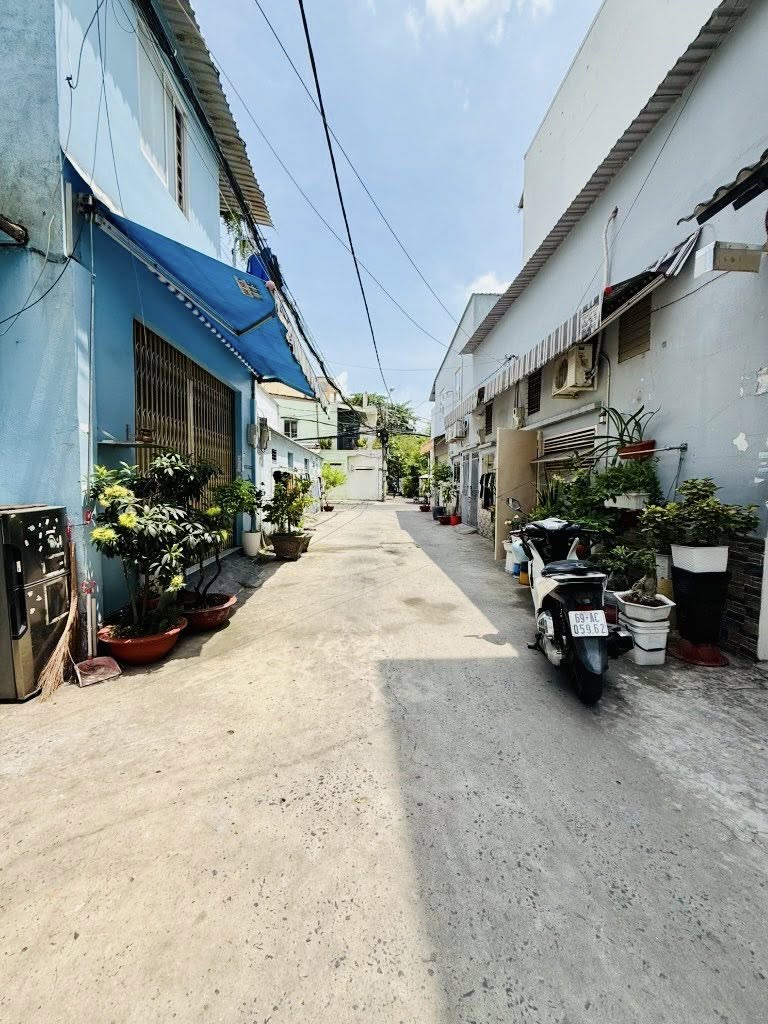 2P AEON MALL - 2 MẶT HẺM 6M - NGANG HƠN 9 - 3 TẦNG - 4PN NHỈNH 6 ĐỒNG. - Ảnh 2