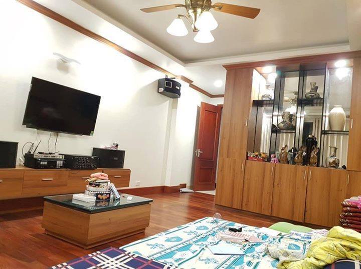 Bán nhà Hào Nam đẹp hiếm nhỉnh 5 tỷ diện tích 40m2 thoáng sáng, ngõ to - Ảnh 1