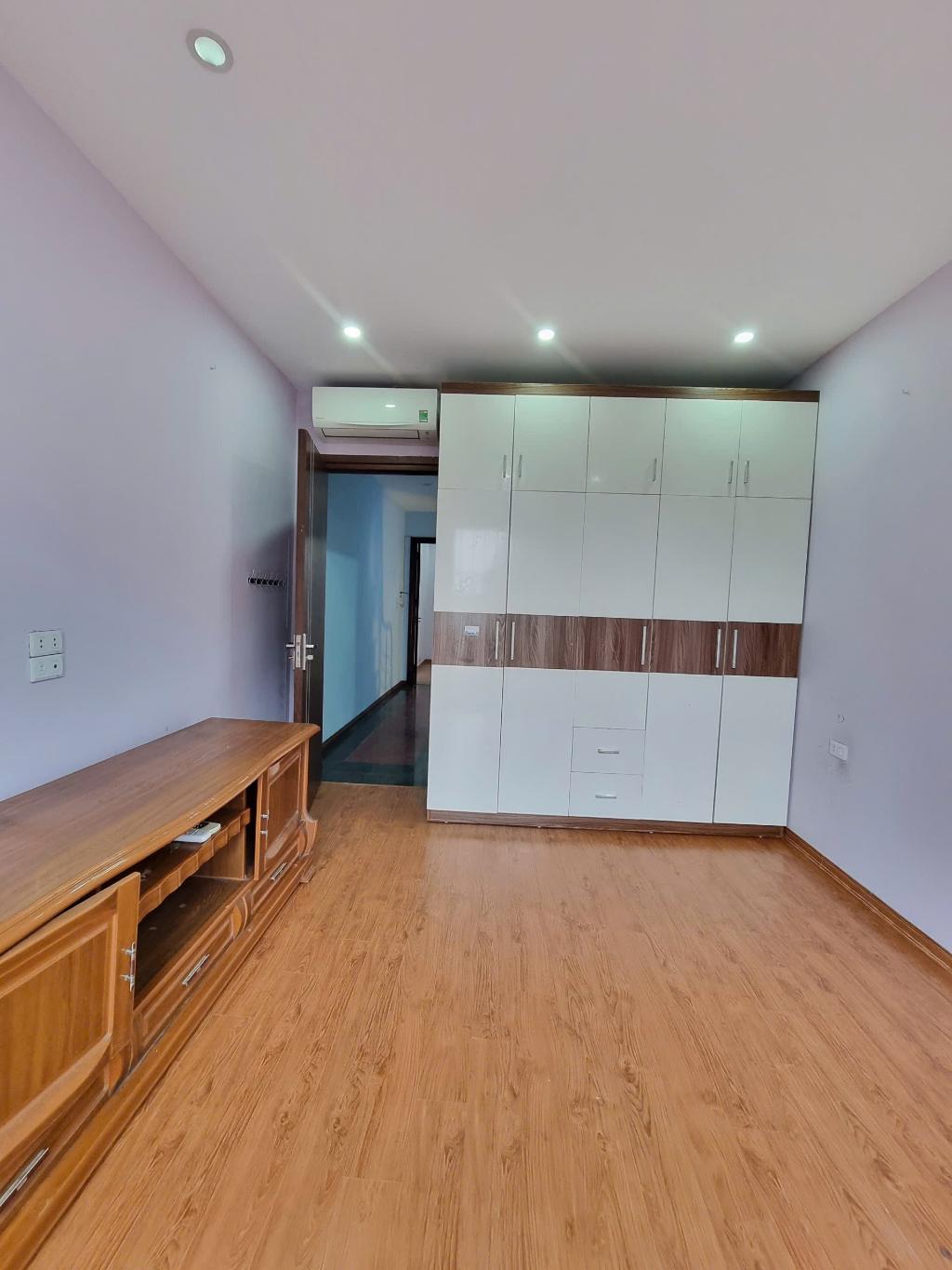 Bán nhà 4T Ngọc Thuỵ oto thông, kinh doanh nhỏ, lô góc nhỉnh 5 tỷ có tl. LH 0936123469 - Ảnh 1