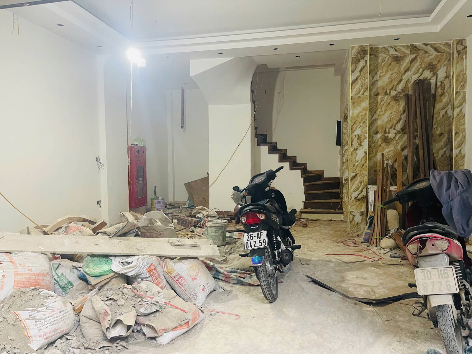 Bán  Nhà Lạc Long Quân. Tây Hồ.  8 Tầng Thang Máy. Ô Tô. DT 50m2. MT 6. Giá 20,9 Tỷ. - Ảnh chính