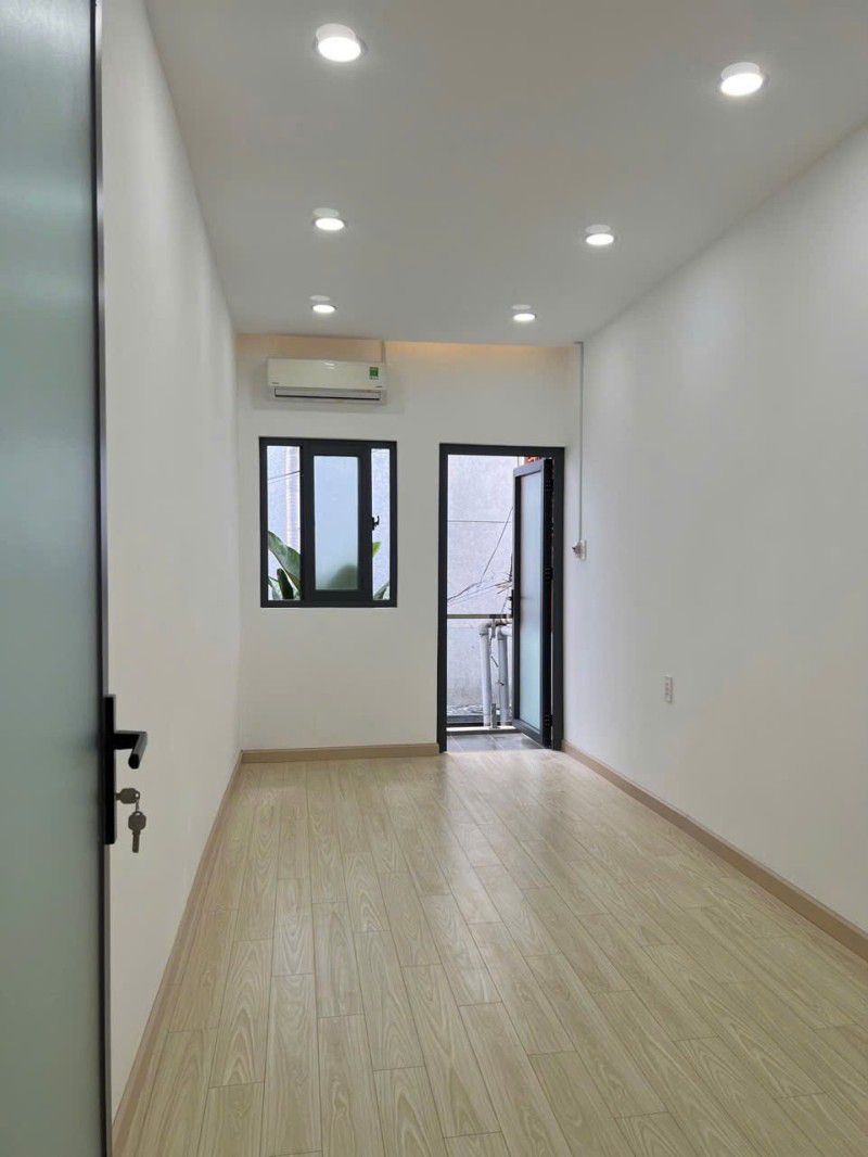 NGAY CÔNG VIÊN PHÚ NHUẬN, XE HƠI ĐỖ CỬA, 30M2 2 LẦU 2PN, MỚI Ở NGAY, SỔ VUÔNG ĐẸP, MẶT TIỀN THỤT - Ảnh 4