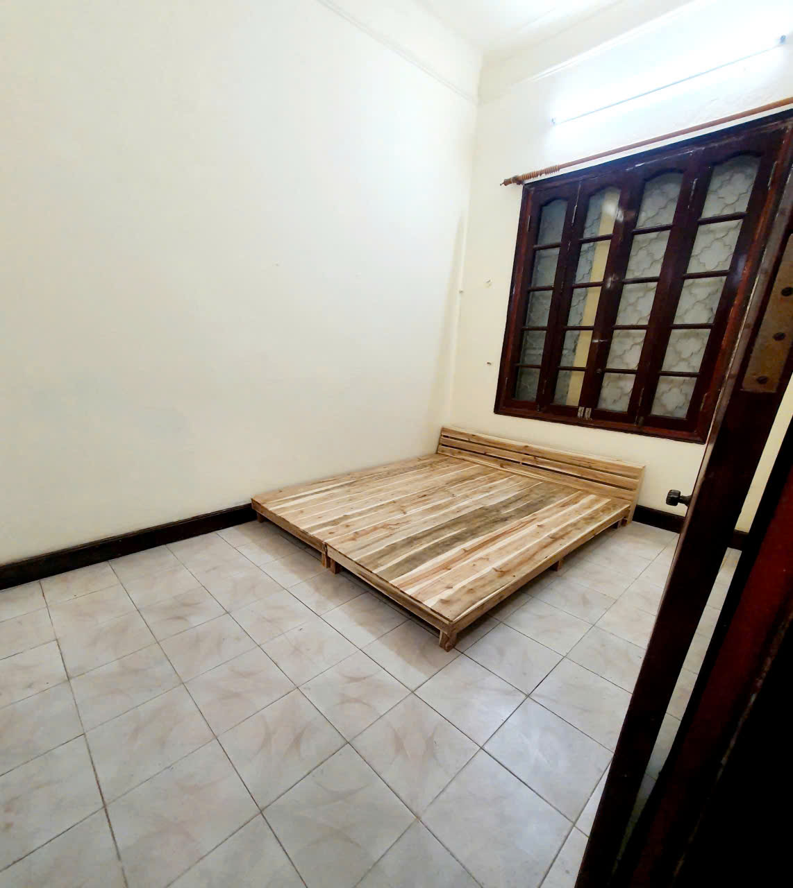 Cho thuê nhà làm CHDV, homestay, VP ở Đội Cấn, Ba Đình 112m, 3PN2VS giá 15tr - Ảnh 1