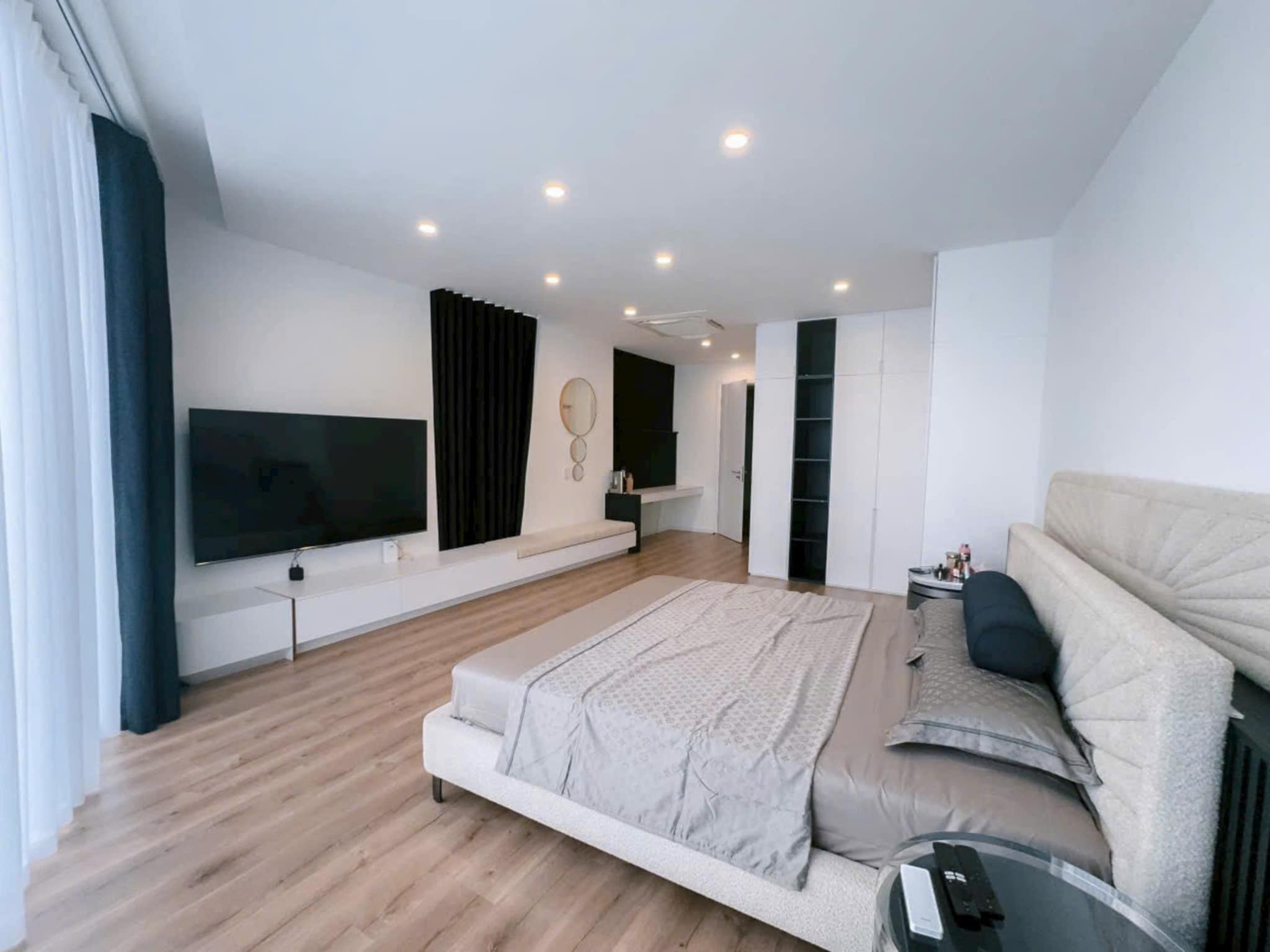 BÁN NHÀ MẶT PHỐ NGUYỄN KHUYẾN – PHỐ CỔ TRUNG TÂM – VỈA HÈ – 65M2 – 3.5M MT – 24.7 TỶ - Ảnh 1