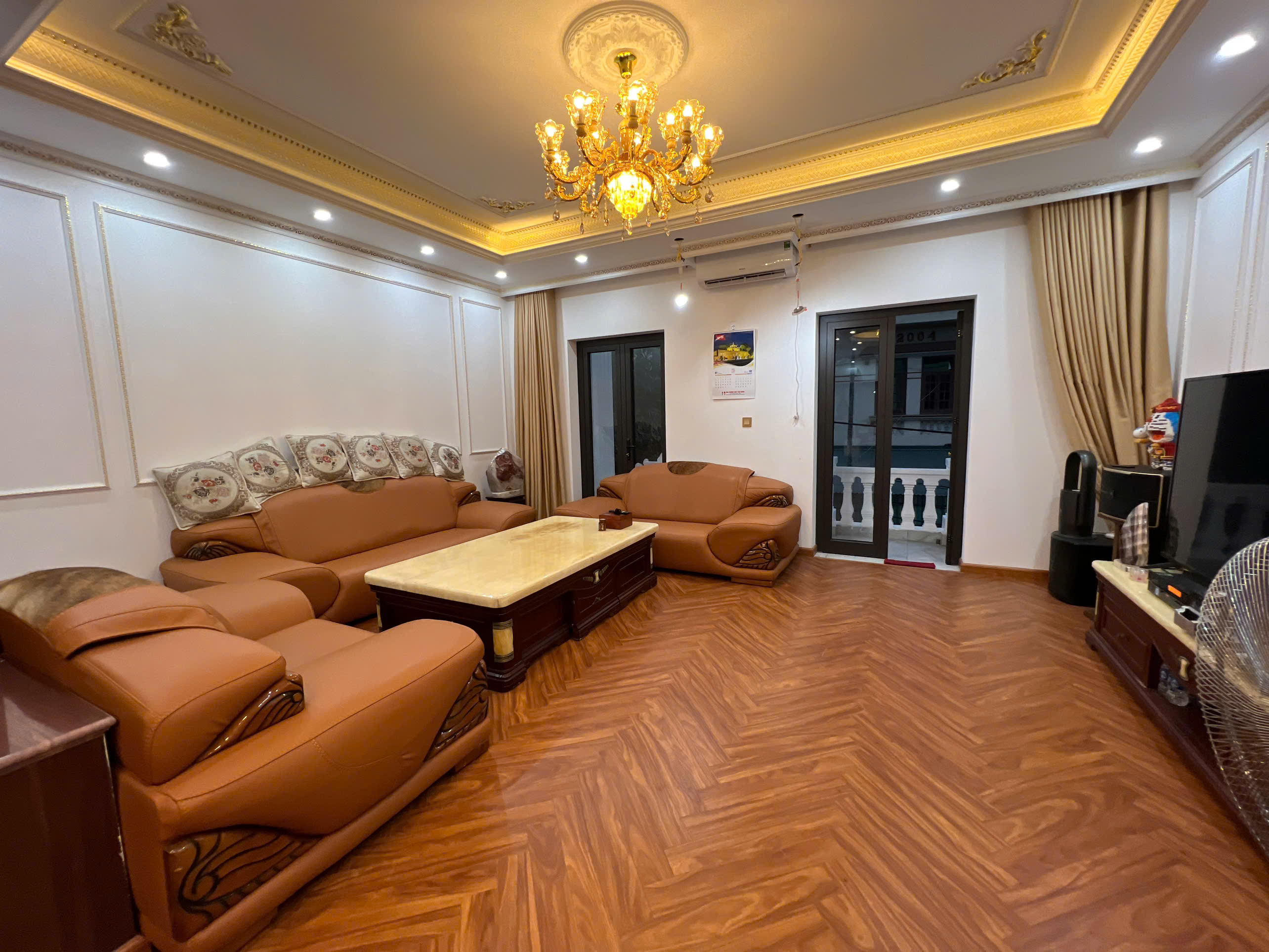 PHONG CÁCH THƯỢNG LƯU, NHÀ VIỆT HƯNG 100M, 5T, MT6M, NỞ HẬU, THANG MÁY, GARA,NỘI THẤT NHẬP - Ảnh 2