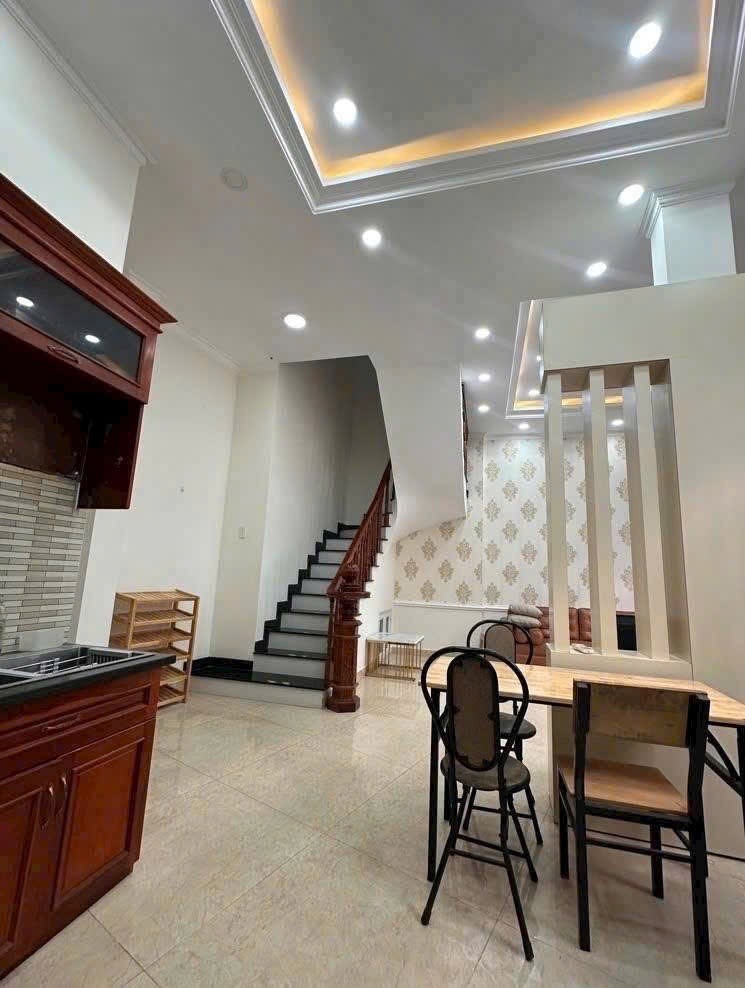Bán nhà 50m2, 3 tầng, 4PN, 3WC, Trường Thọ, Thủ Đức - 6.8 tỷ - Ảnh 1