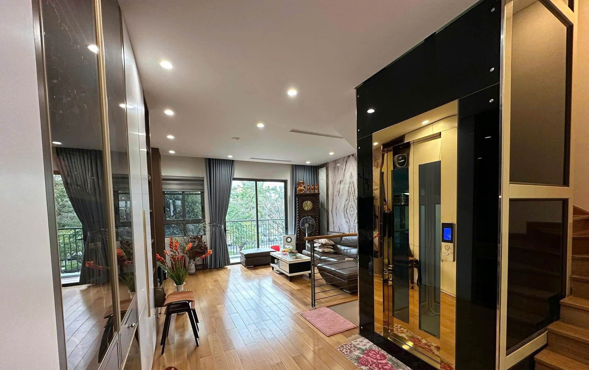 Chính chủ nhờ bán nhà phố Hồng Tiến, 62m, ngõ ô tô tránh, thang máy, hơn 10 tỷ. - Ảnh chính