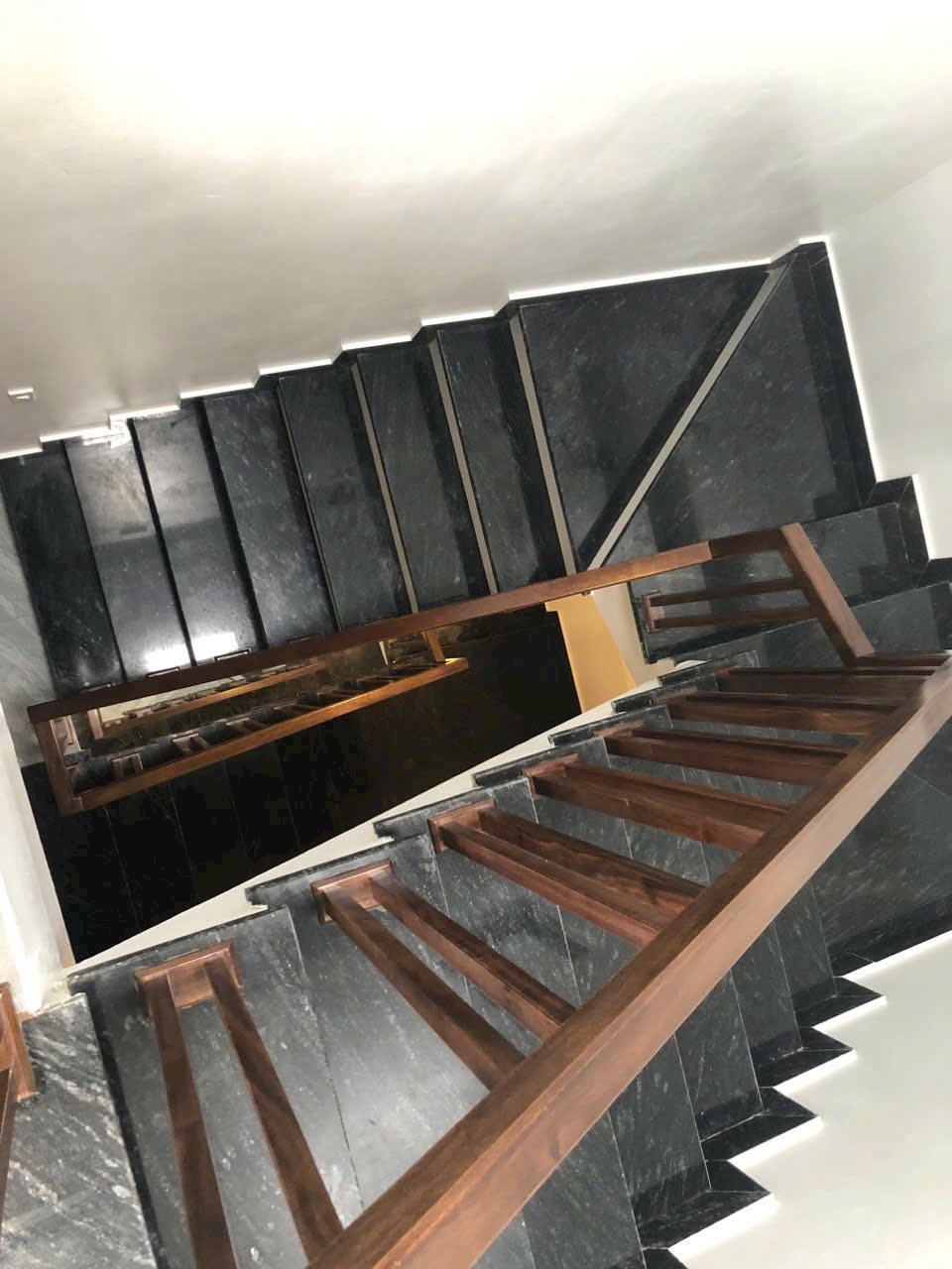 Bán nhà 4 tầng ngõ phố Nguyễn Hữu Cầu, ph Ngọc Châu, TP HD, 52.8m2, mt 4.36, 3.2 tỷ - Ảnh 2
