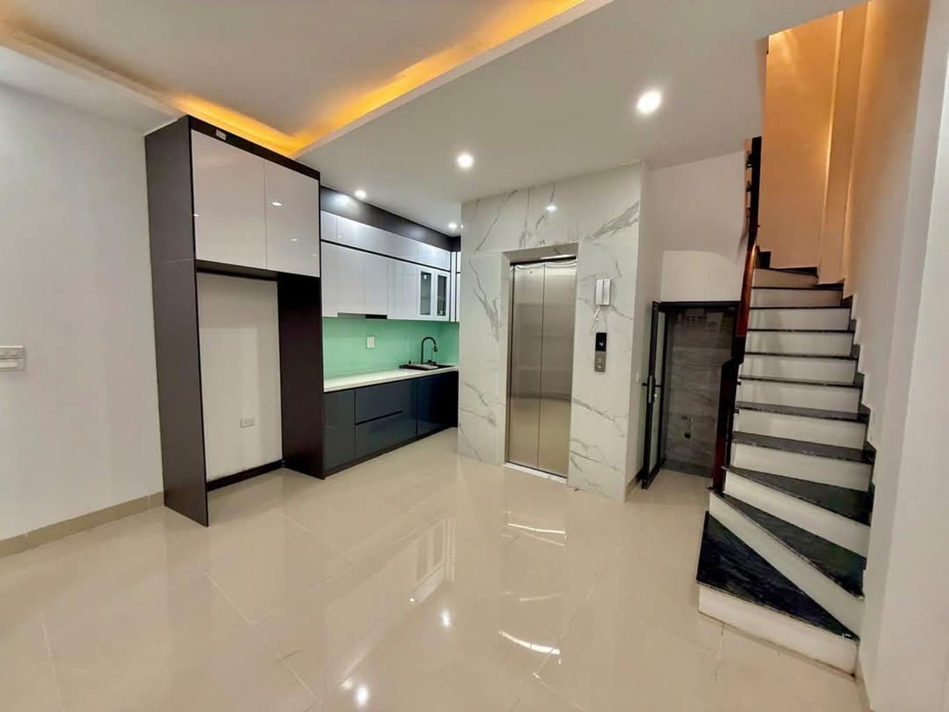Bán nhà mới Hoàng Hoa Thám, 6 tầng thang máy, nội thất xịn, 8.6 tỷ - Ảnh 2