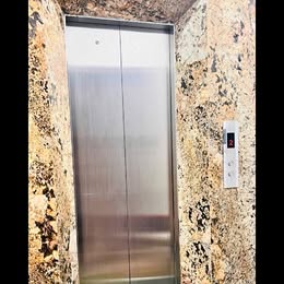 Thiết kế hiện đại: Nhà xây mới 5 tầng, thiết kế thông thoáng có thang máy tiện nghi.Trung tâm Sài Đồ - Ảnh 3