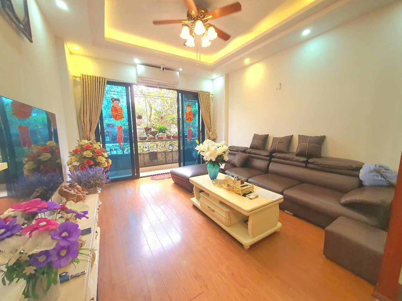 Bán Nhà Hào Nam 54m2, Mặt Tiền 4.8m. Oto Tránh, Ngõ Thông 14.5 Tỷ - Ảnh chính