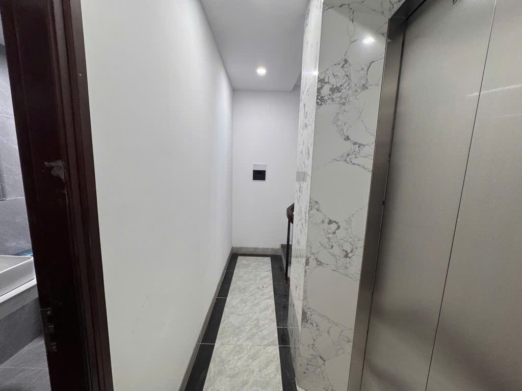 Bán nhà phố Xã Đàn_Ngõ Ô Tô Tránh_Nhà Đẹp Thang Máy_42mx5T_Giá: 8.7 Tỷ_Lh: 0396935190. - Ảnh 3