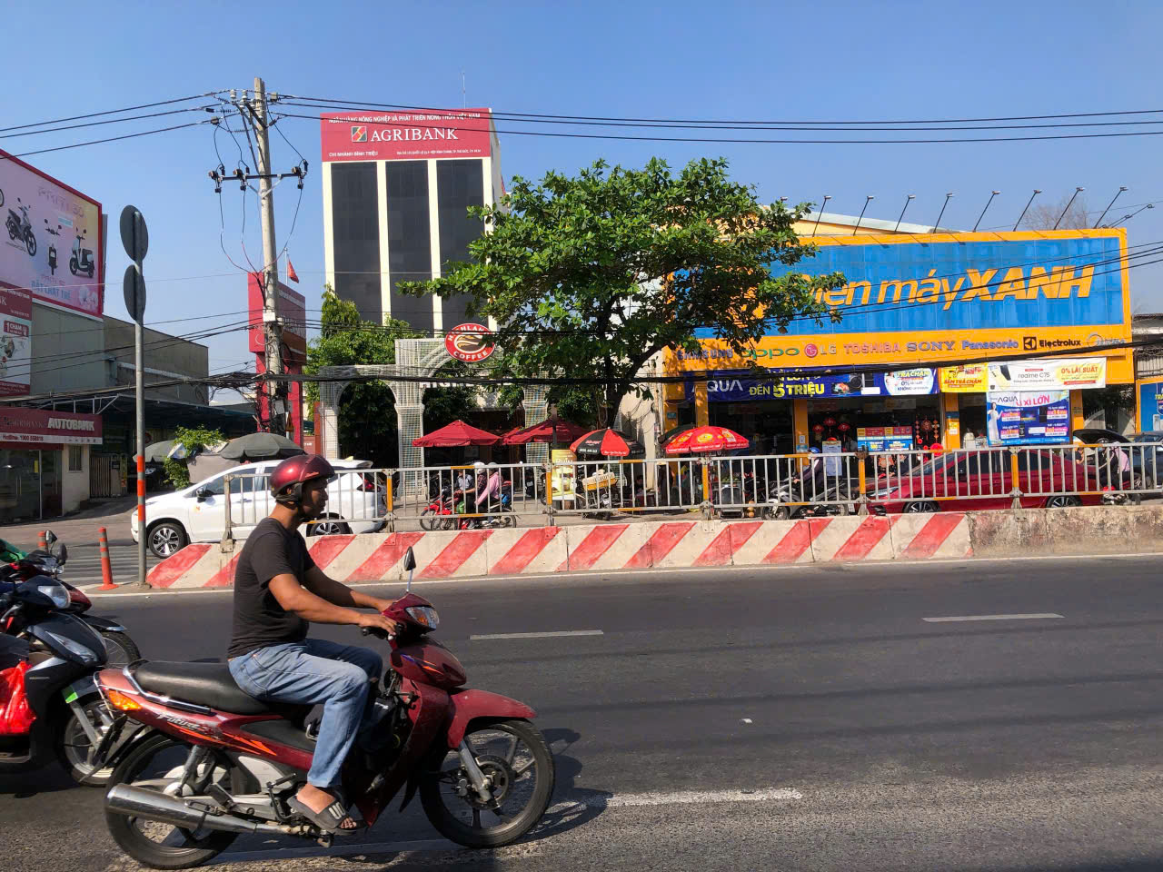 BÁN ĐẤT TẶNG NHÀ CÓ 8 PHÒNG TRỌ MẶT TIỀN QUỐC LỘ 13 GIÁ YÊU THƯƠNG - Ảnh chính