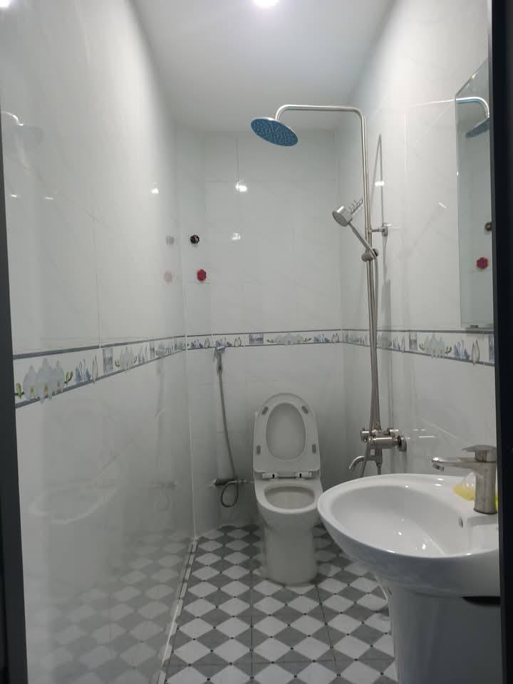 Nhà mới tinh 75m2, sẵn máy lạnh, phòng ngủ rộng gần mặt tiền, Uỷ Ban, Trường Học - Ảnh 4