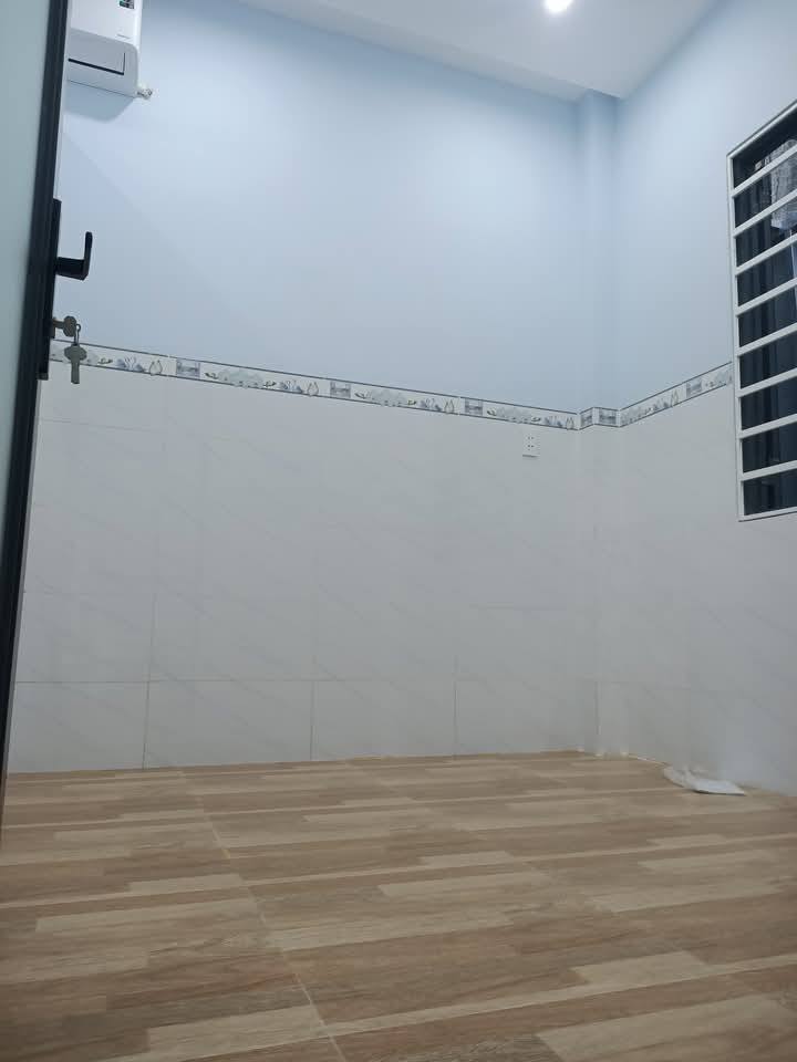 Nhà mới tinh 75m2, sẵn máy lạnh, phòng ngủ rộng gần mặt tiền, Uỷ Ban, Trường Học - Ảnh 3
