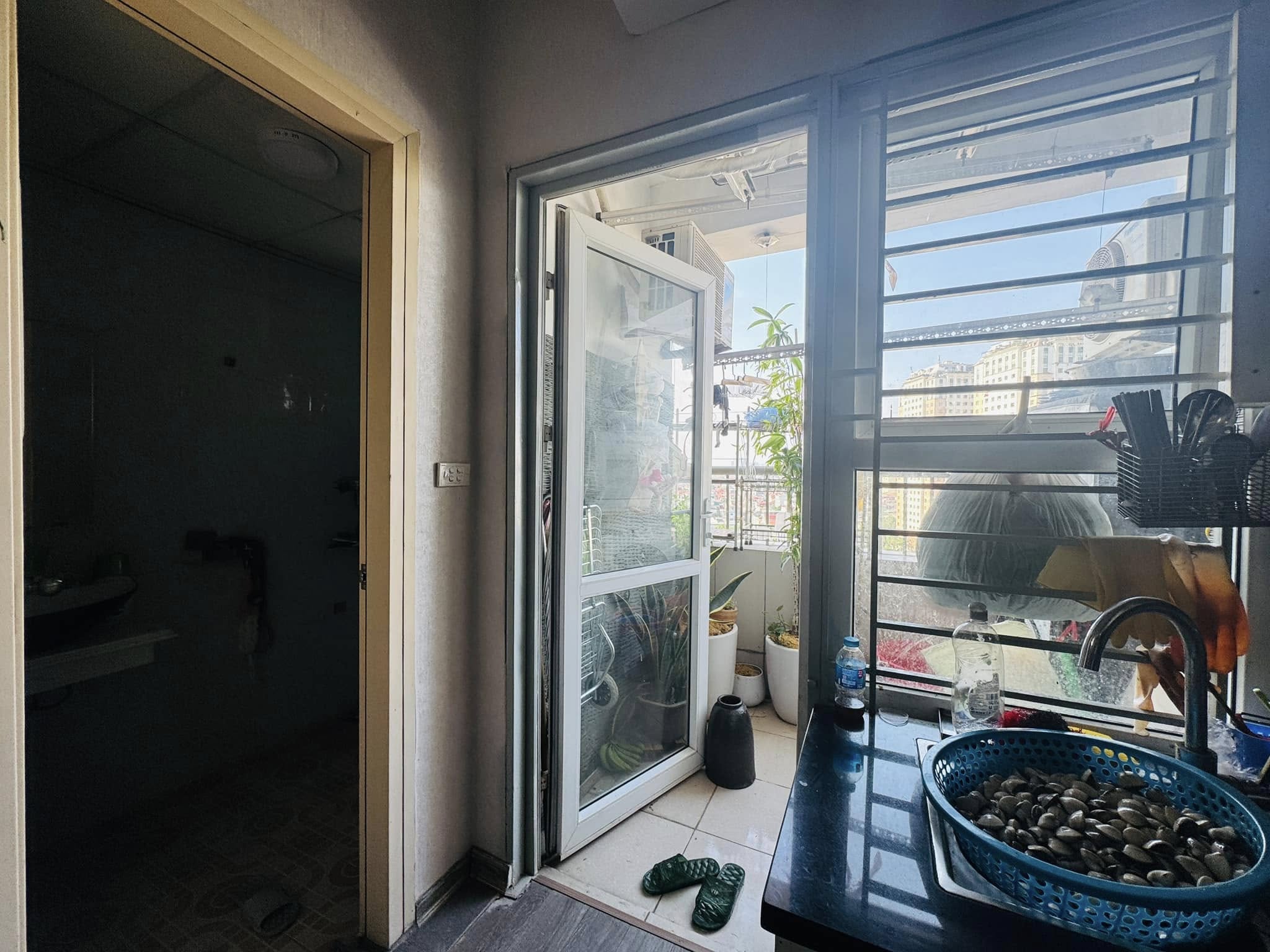 Bán căn hộ toà CT4 Xa La - Hà Đông, 70m2 căn góc giá hữu nghị 3,3 tỷ - Ảnh 1