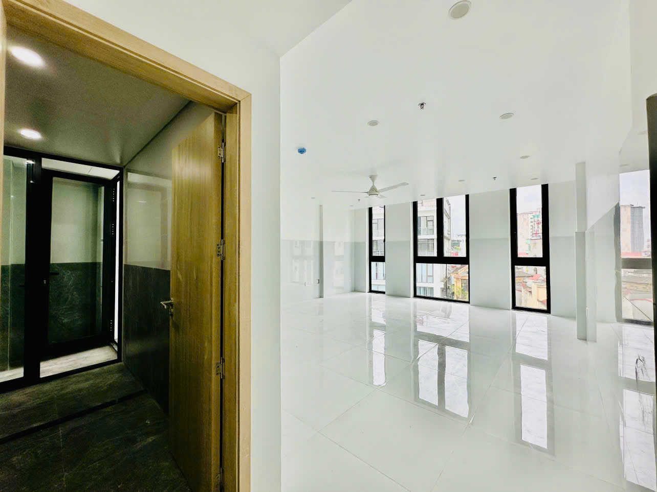 🆘 CHO THUÊ TOÀ NHÀ 6 TẦNG — MẶT TIỀN TRUNG TÂM TP HUẾ, GẦN VINCOM - Ảnh 2