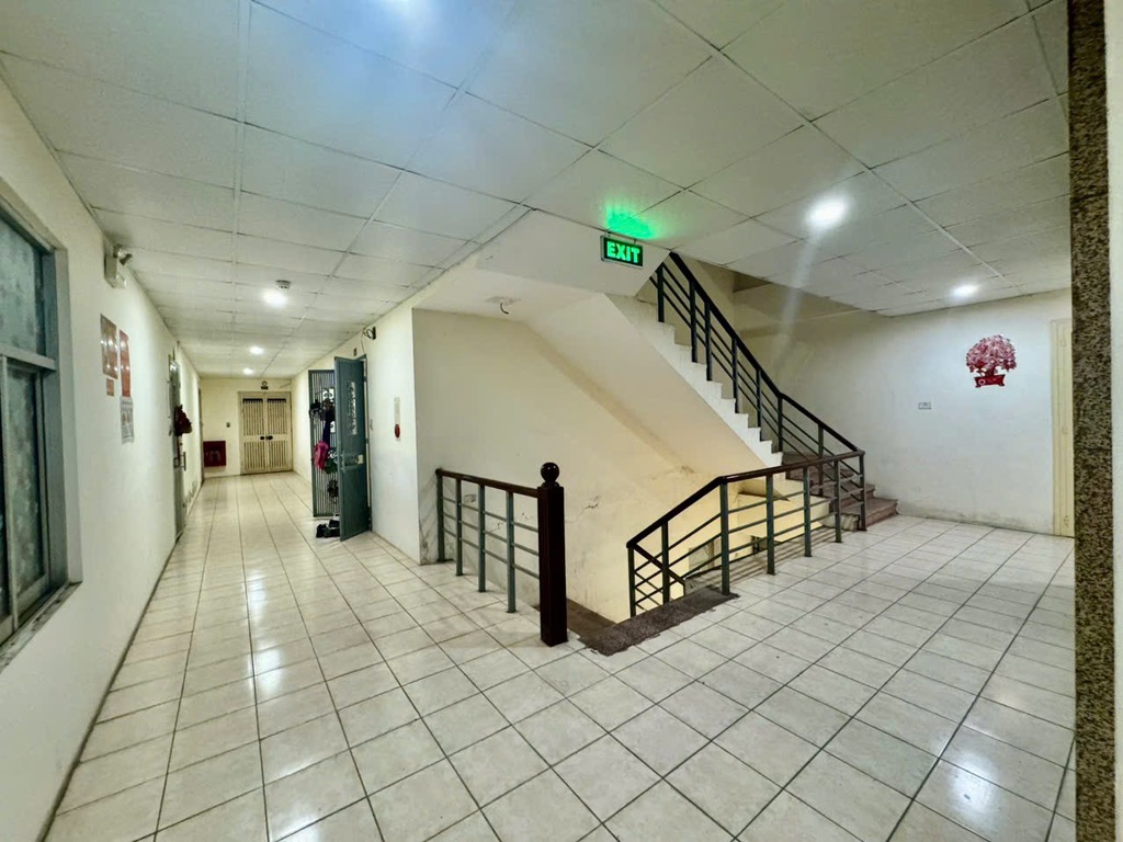 🧑‍💼🧑‍💼🧑‍💼 - QUÁ HIẾM - RẺ TRUNG TÂM CẦU GIẤY -SÀN GỖ -  SẴN SLOT Ô TÔ GỬI TRONG HẦM TOÀ NHÀ. - Ảnh chính