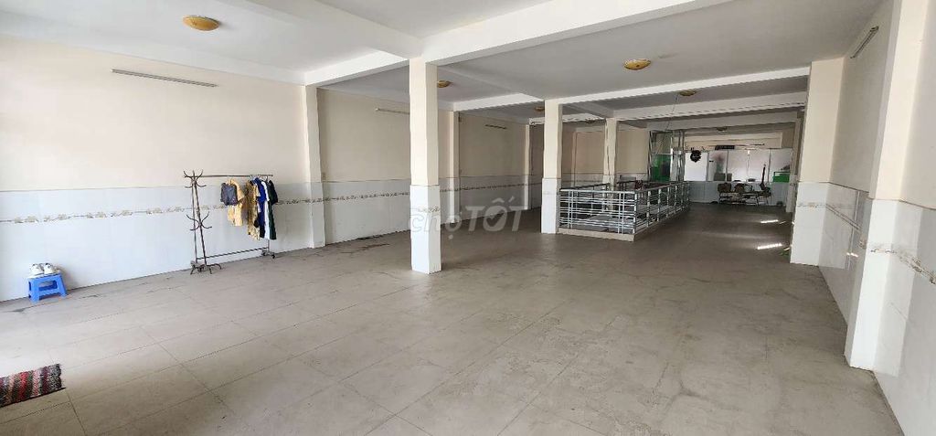 Cho thuê văn phòng và mặt bằng kinh doanh rộng 240m² - Ảnh chính