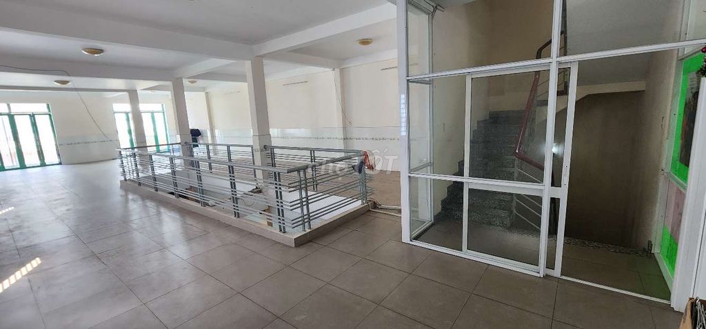 Cho thuê văn phòng và mặt bằng kinh doanh rộng 240m² - Ảnh 4