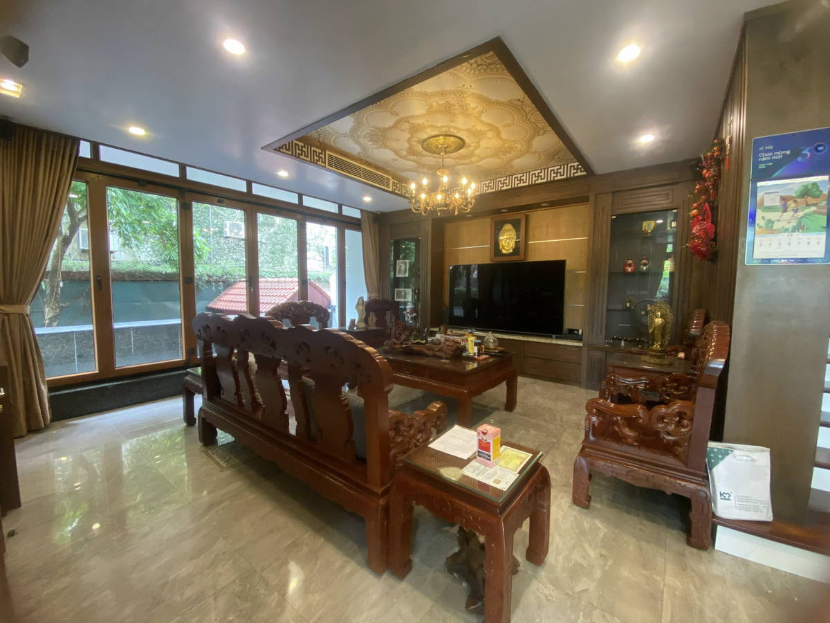 BIỆT THỰ KHU VIP CẦU GIẤY, LÔ GÓC VỈA HÈ  Ô TÔ TRÁNH, 186M2, 4 TẦNG, GIÁ ĐẦU TƯ 34 TỶ 500 - Ảnh 2