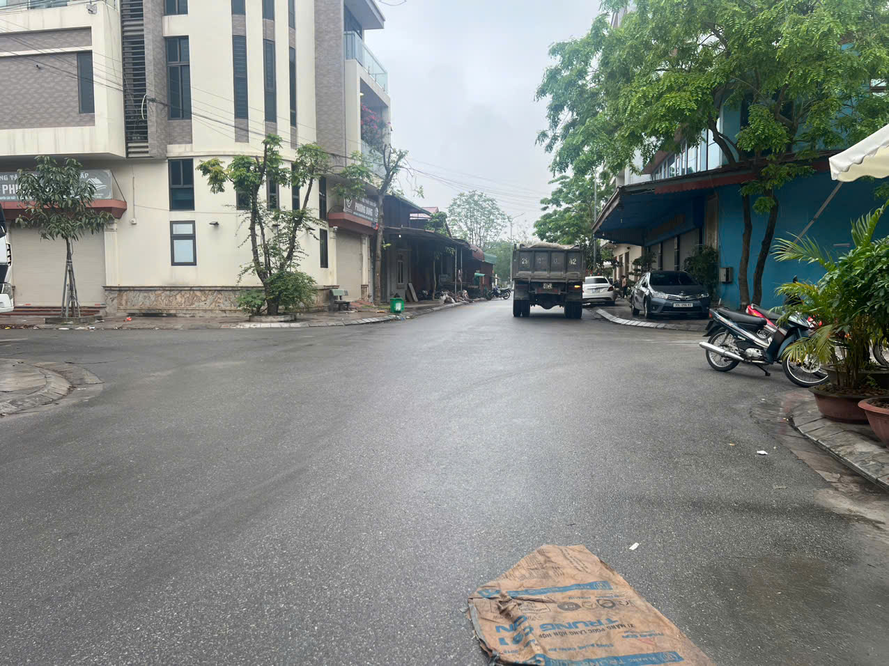 NGAY cạnh ủy ban Phường Hương Mạc thành phố Từ Sơn <br> Đường ô tô tránh nhau thoải mái – Giao thông - Ảnh 2